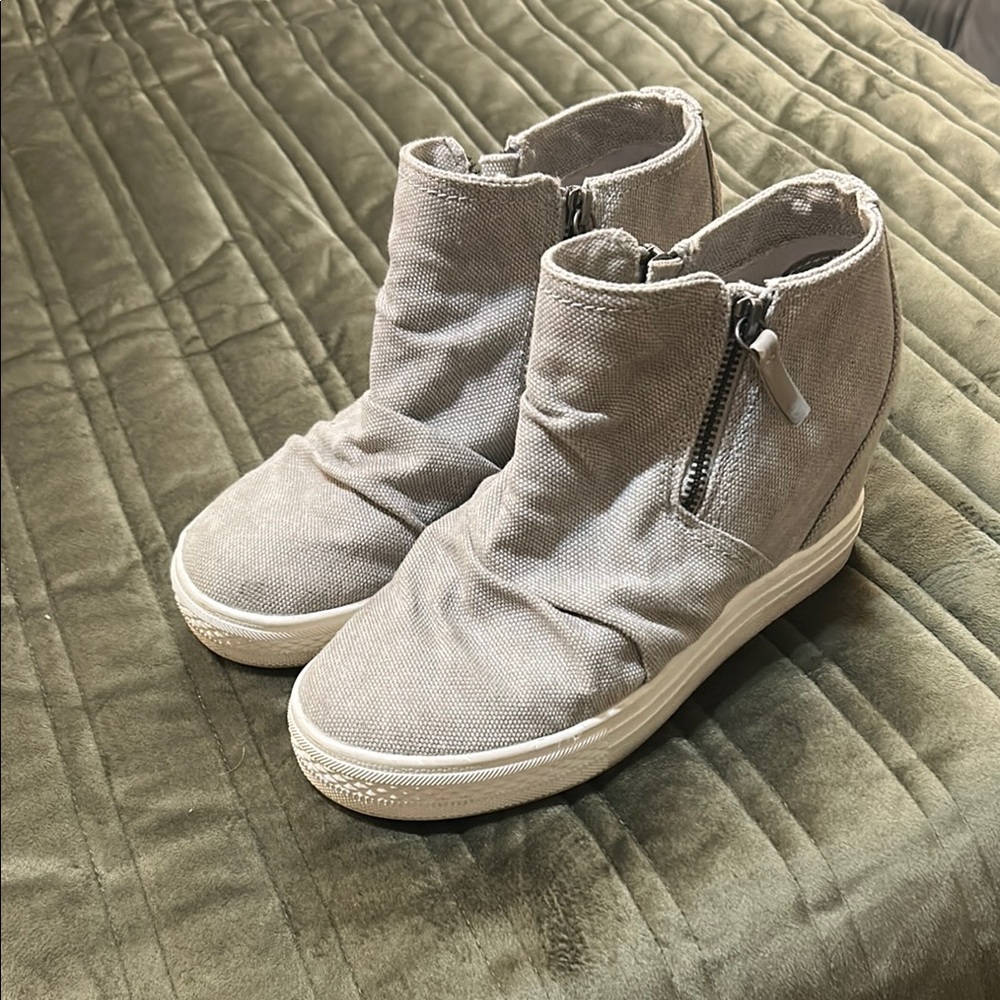 Gray Ankle Boots with Minimalist Design